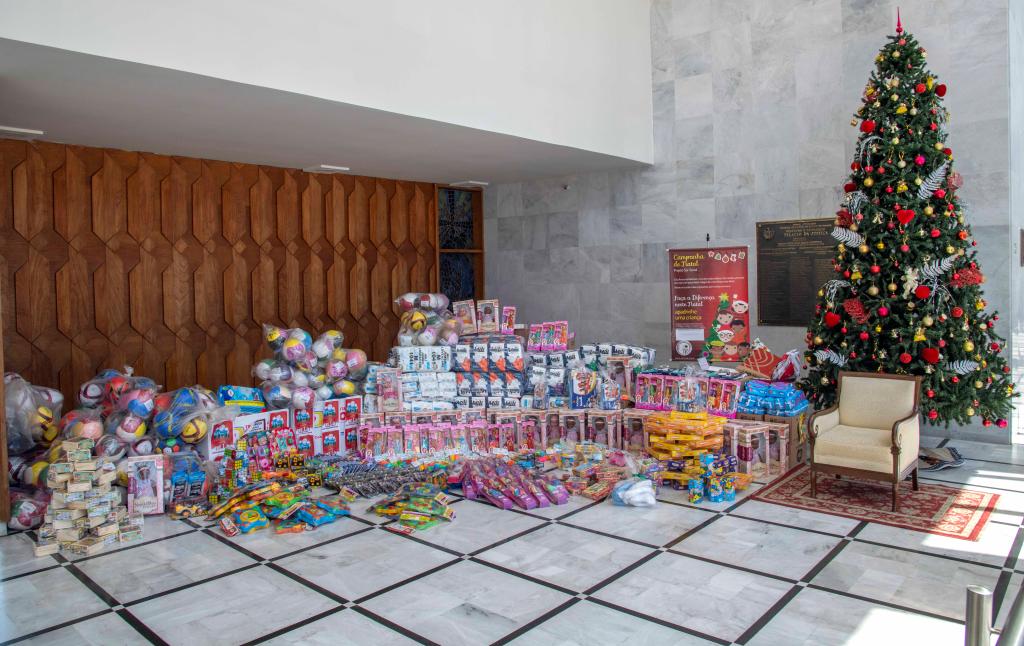 TJPR arrecada mais de 8 mil brinquedos e itens de higiene para a campanha Natal Solidário de Curitiba